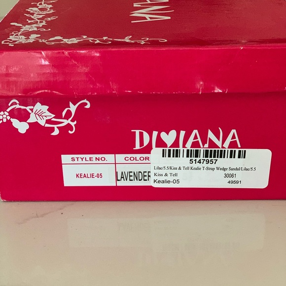 NWT-Lilac t- strap wedge sandal - Picture 4 of 4